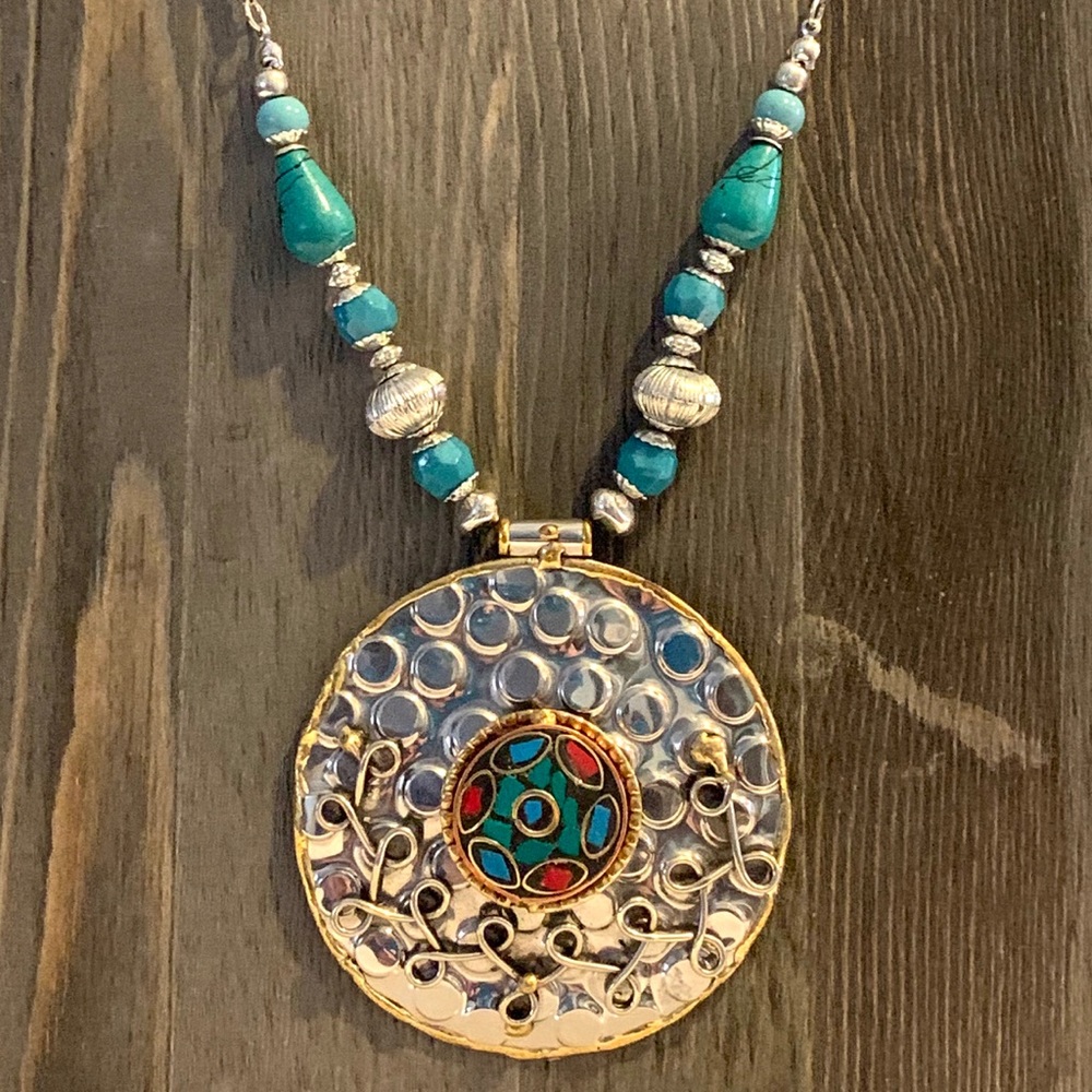 WESTERN MOSAIC ACCENTED TRI-TONE DISK NECKLACE